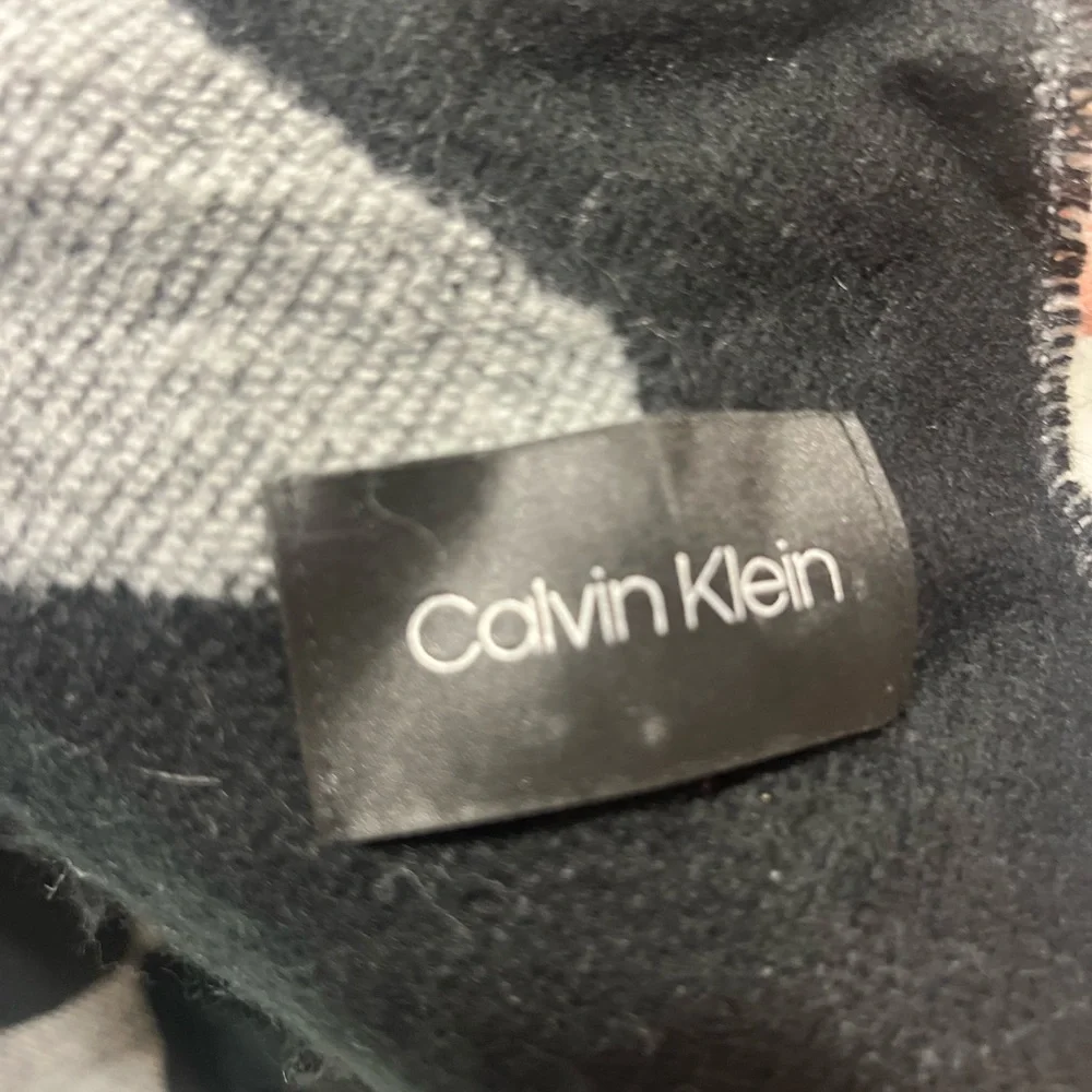 Calvin Klein winter cover shawl - Picture 2 of 6